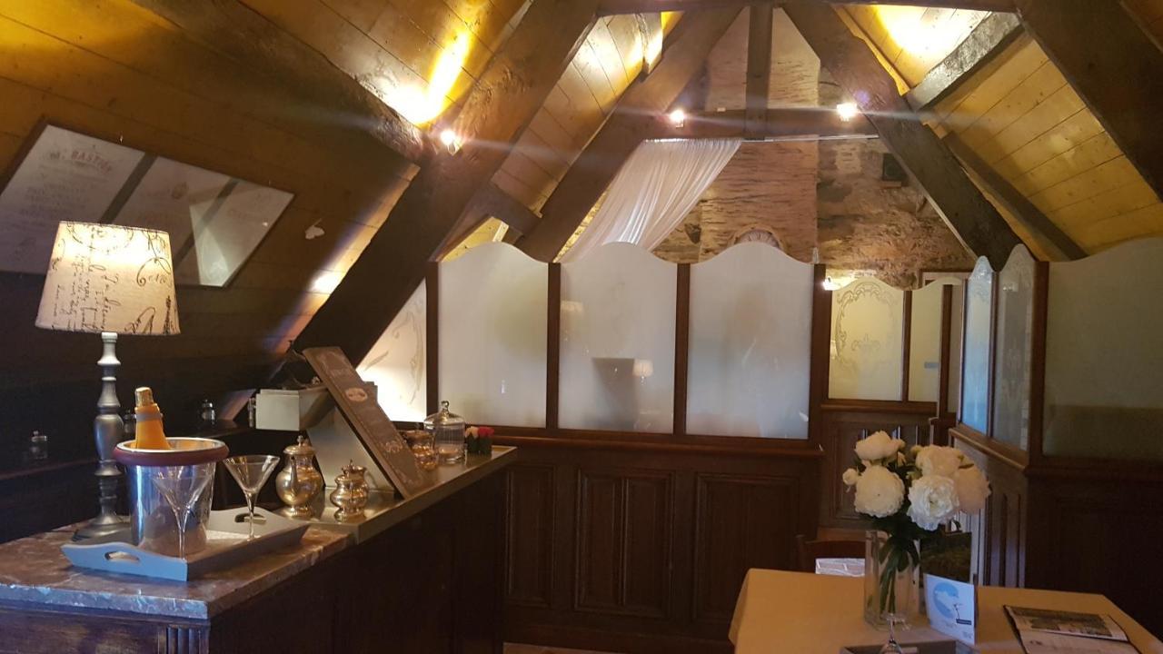 Le Cafe Du Village - Bar A Cocktails & A Ambiance Lohéac Exteriör bild