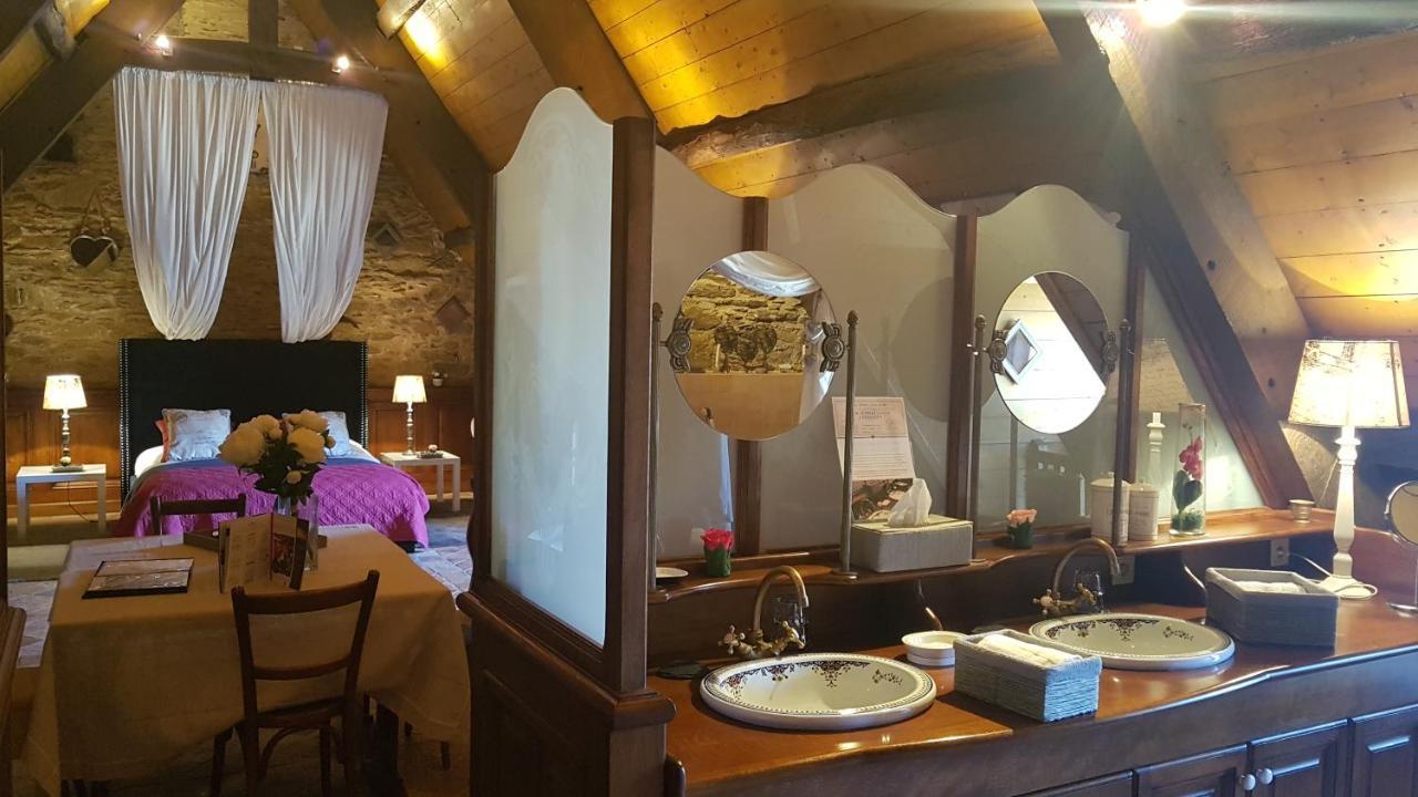 Le Cafe Du Village - Bar A Cocktails & A Ambiance Lohéac Exteriör bild