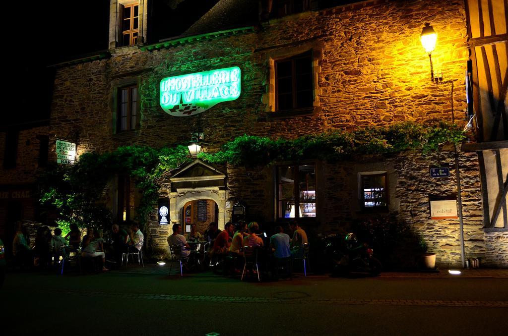 Le Cafe Du Village - Bar A Cocktails & A Ambiance Lohéac Exteriör bild